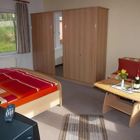 Doppelzimmer-mit-gemeinschaftsbad-fuer-2-personen-auf-ruegen-h4zi4 Penzion Rappin